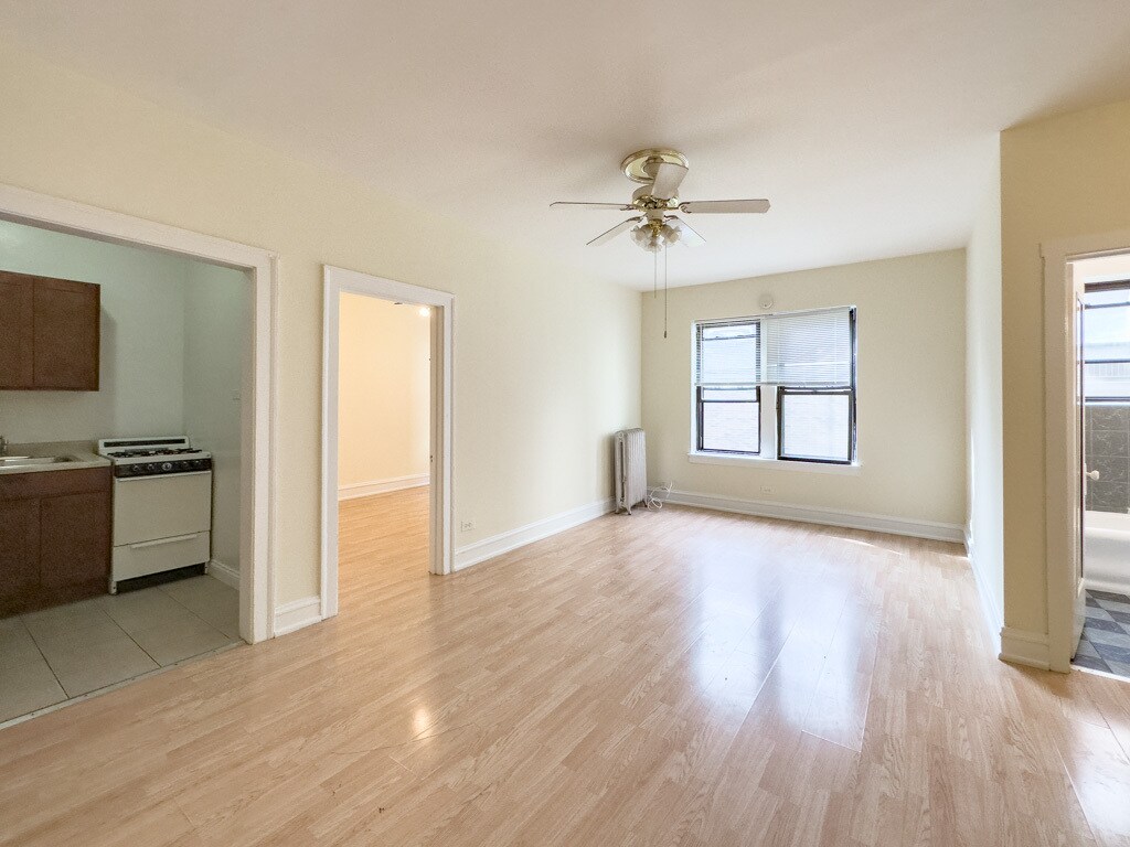 Building Photo - 4856 N Damen Ave