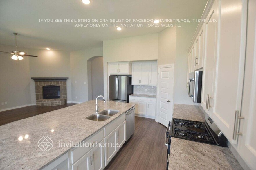 Building Photo - 1589 Kessler Dr