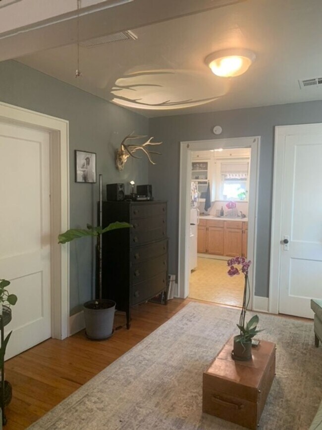Building Photo - Cozy 1 bed 1 Bath Close to OU Campus