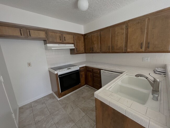 Building Photo - Charming Greenhaven Home