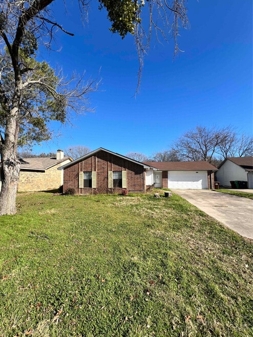 Building Photo - 2504 Liberty Ln