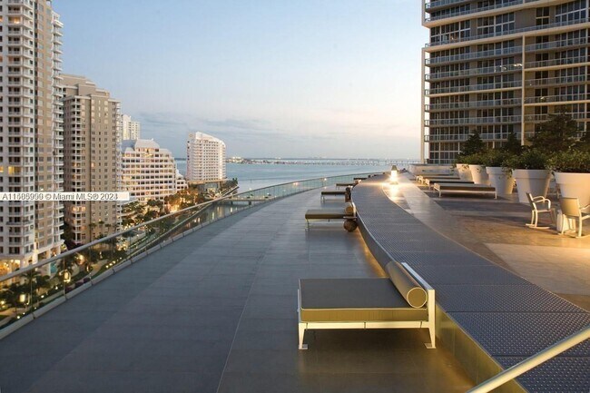 Building Photo - 475 Brickell Ave