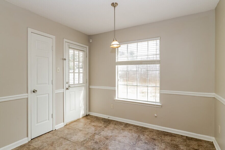 Building Photo - 6883 Lagrange Cir N