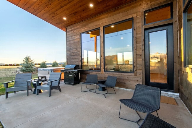 Building Photo - 3402 Alta Vista Dr