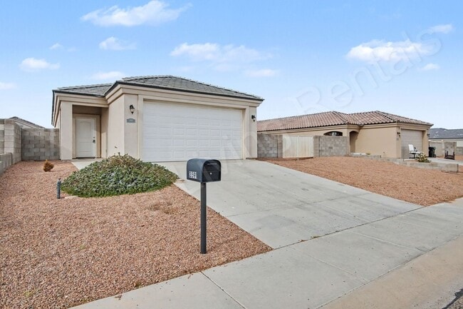 Building Photo - CENTRALLY LOCATED...RV PARKING...LARGE LOT