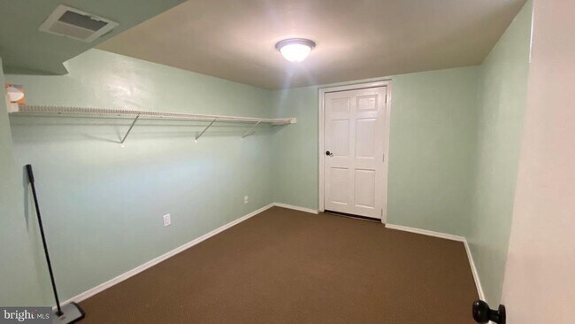 Building Photo - 642 Parkland Pl