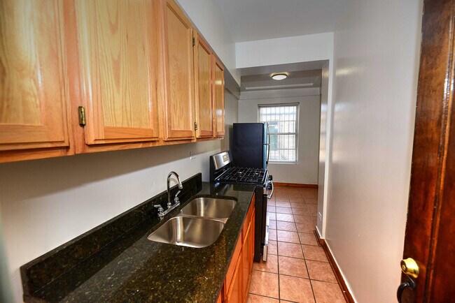 Interior Photo - 6237-45 Kedzie