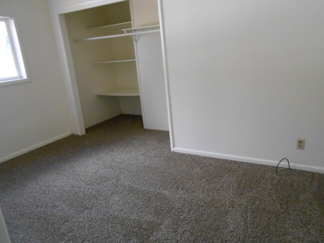 Building Photo - VIDEOTOUR: Want To Live Near Downtown Bend? Adorable Cottage Available Soon! PETS WELCOME