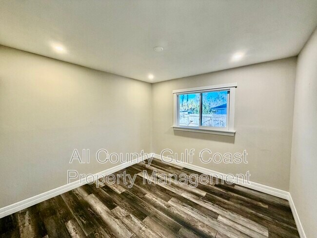 Building Photo - 8035 56th Ct E