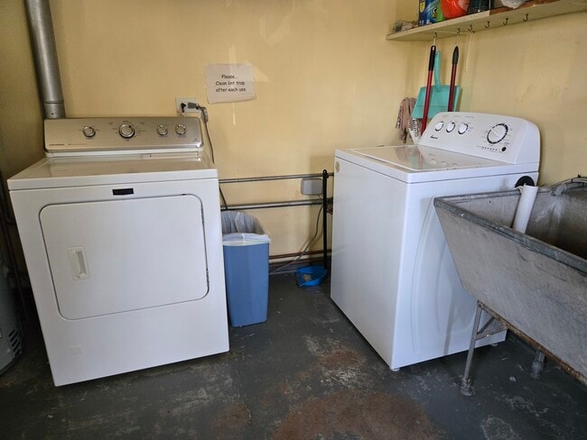 Building Photo - 7126 W Jarvis Ave