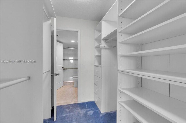 Building Photo - 3200 Port Royale Dr N
