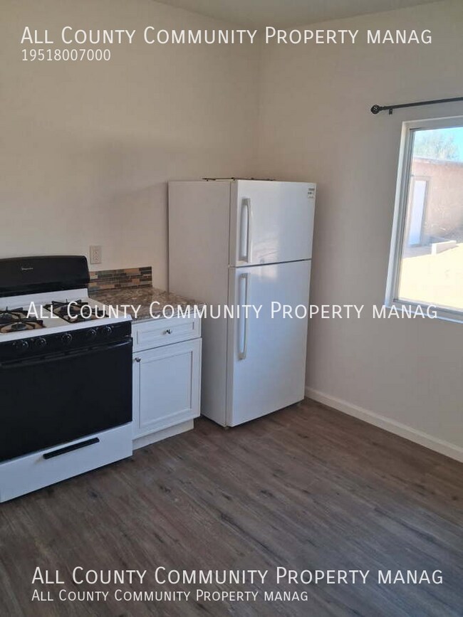 Building Photo - 6082 Daisy-