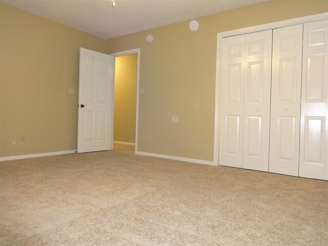 Building Photo - 407 Lazy Ln