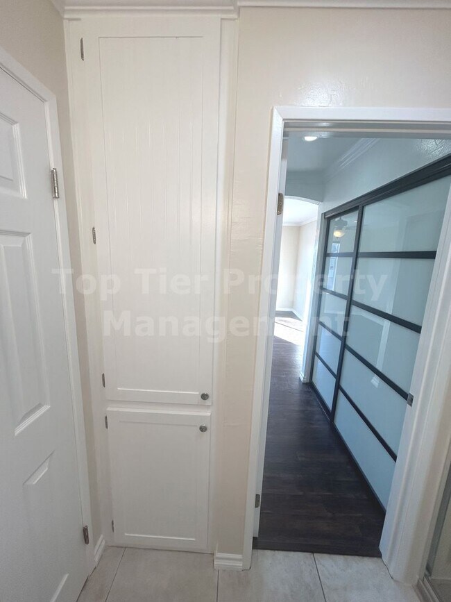 Building Photo - ***Updated 1 bed, 1 bath, 733 sqft Condo in the Heart of La Costa - Available 12/14***