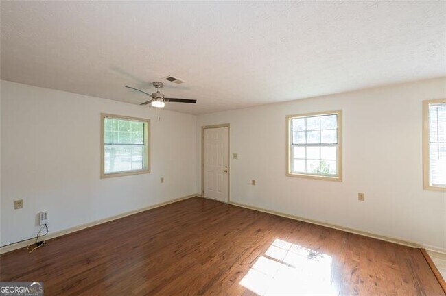 Building Photo - 503 Connally St SE