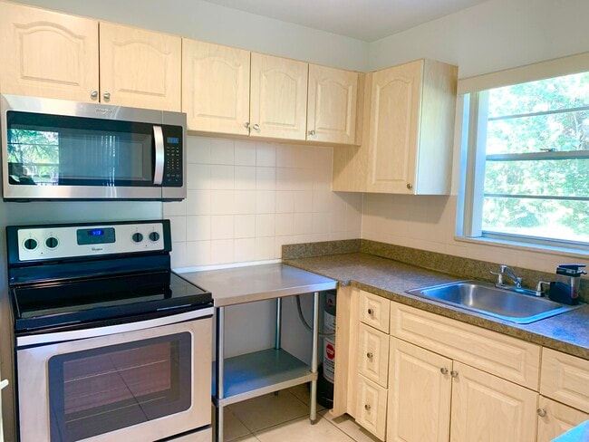 Building Photo - 39 Sussex B