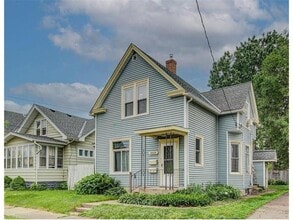 Building Photo - 1010 NE 20th Ave