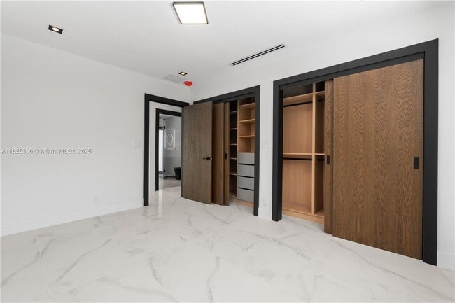 Building Photo - 5020 Hawkhurst Ave