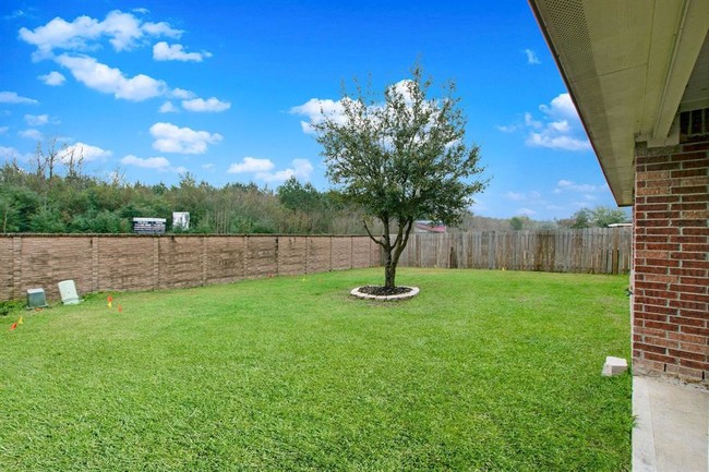 Building Photo - 21711 Debray Dr