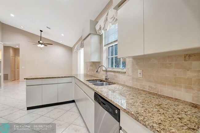 Building Photo - 11081 Springbrook Cir