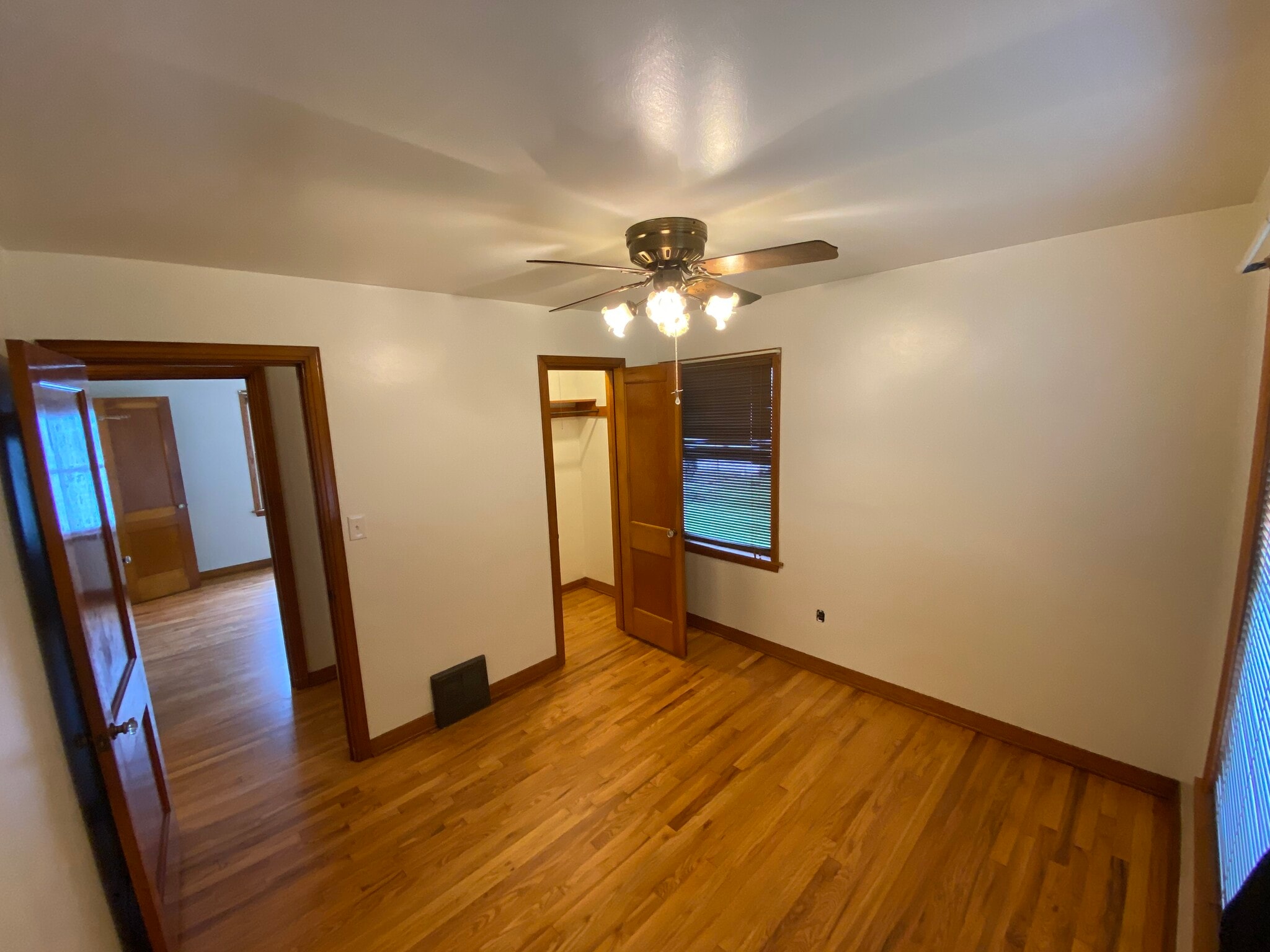 Building Photo - 2204 E Lawn Pkwy
