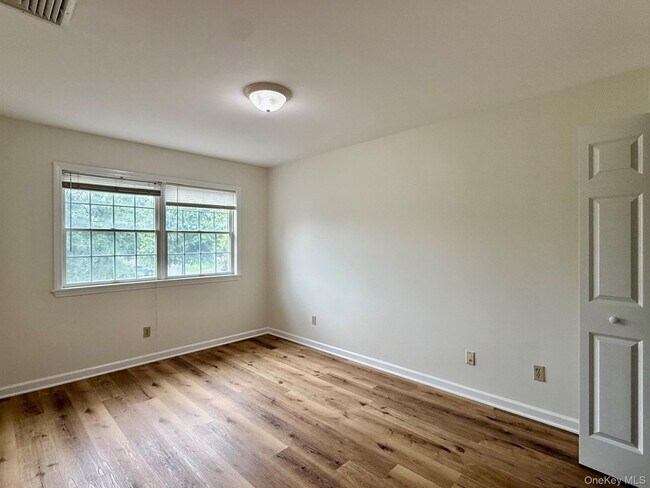 Building Photo - 73 Sandalwood Ln