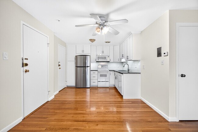 Building Photo - 190 Mt Auburn St