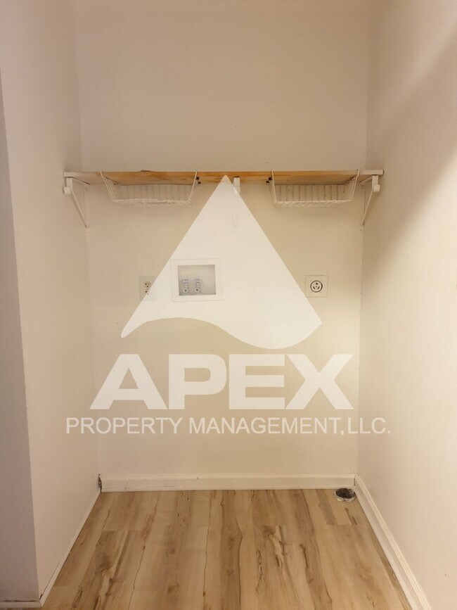 Building Photo - MOVE-IN SPECIAL, $1 RENT!! - NICE 3 Bd | 2 Ba Top Floor Condo in West Knoxville!