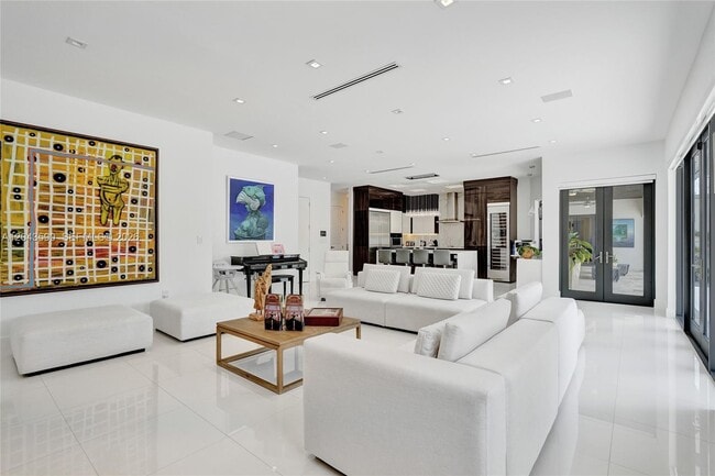 Building Photo - 2600 SW 128th Ct