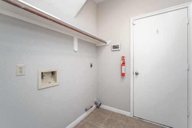 Building Photo - 2710 Double Lake Dr
