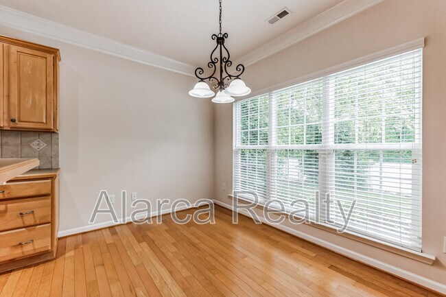 Building Photo - 131 Ivy Creek Ln
