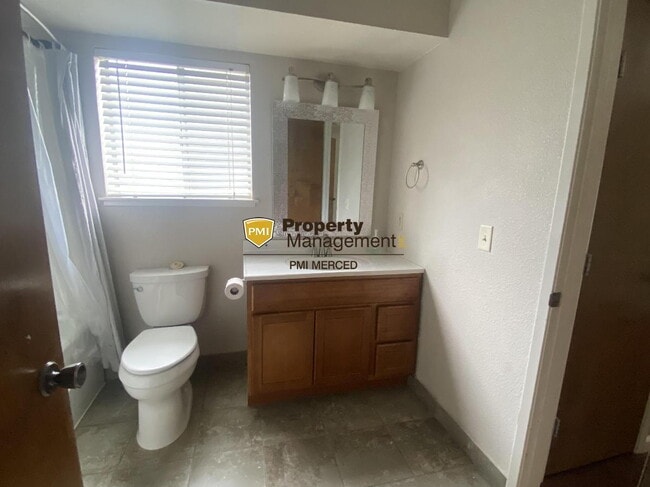 Building Photo - Coming Soon! 2 Bedroom Condo in Gated Community!