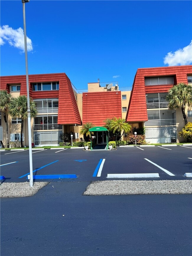 Building Photo - 10044 S Ocean Dr