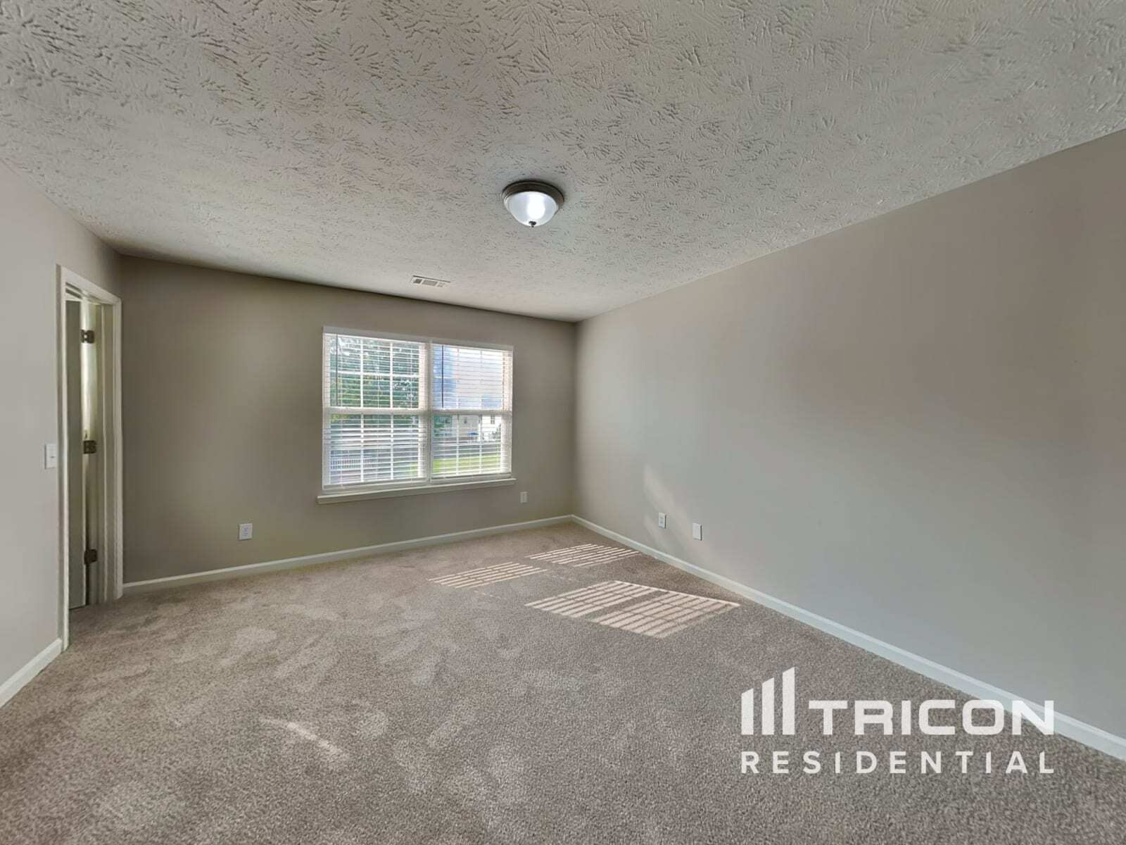 Building Photo - 2726 Storybook Ct