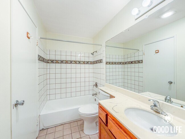 Building Photo - 2BD/1BA Condo in Clairemont with Balcony, In-Unit Laundry & Reserved Parking