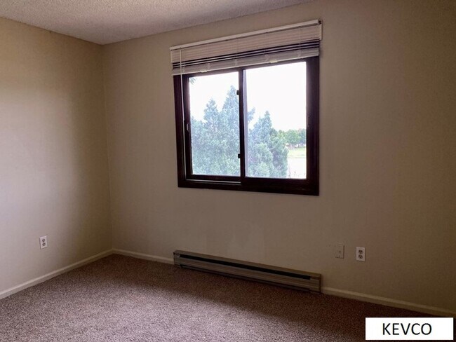 Building Photo - Charming House with Open Floor Plan