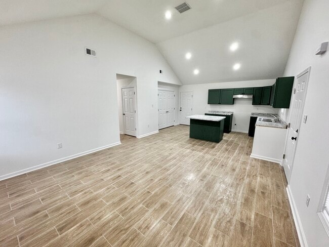 Building Photo - 581 Gilleas Rd