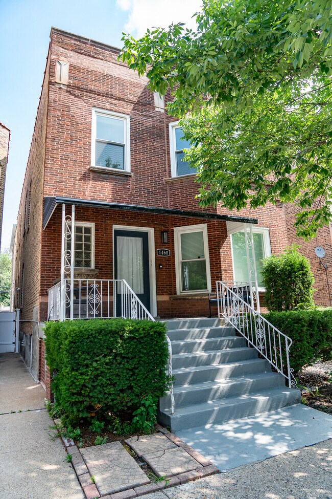 Building Photo - 1460 W Foster Ave