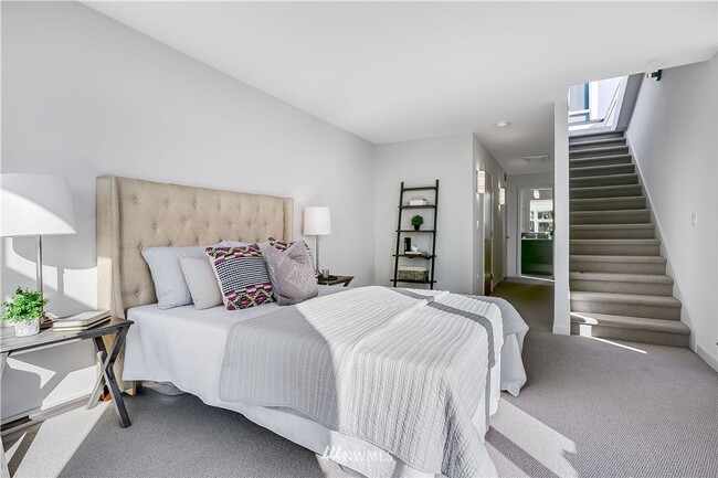Building Photo - First Hill Modern 2-Bedroom Condo with Roo...