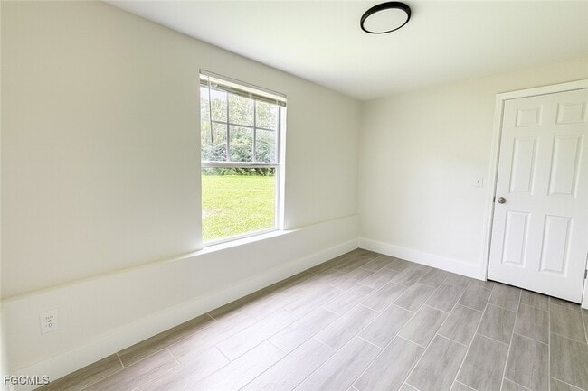 Building Photo - 581 Wood Ave