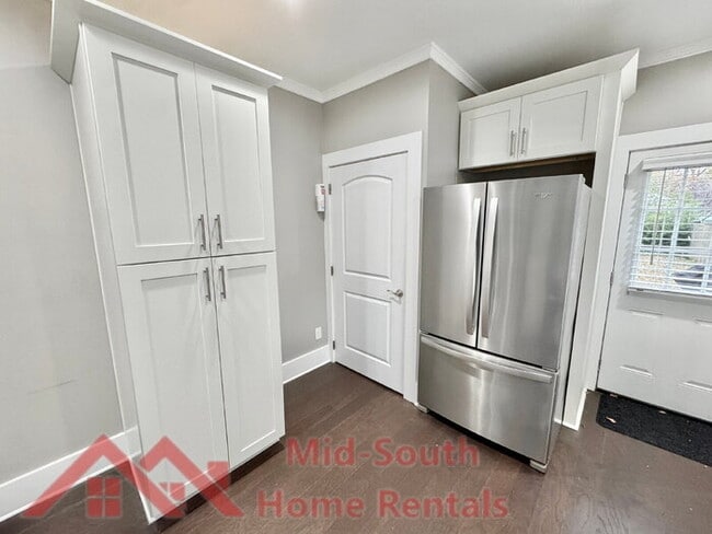 Building Photo - 1046 Tanglewood St