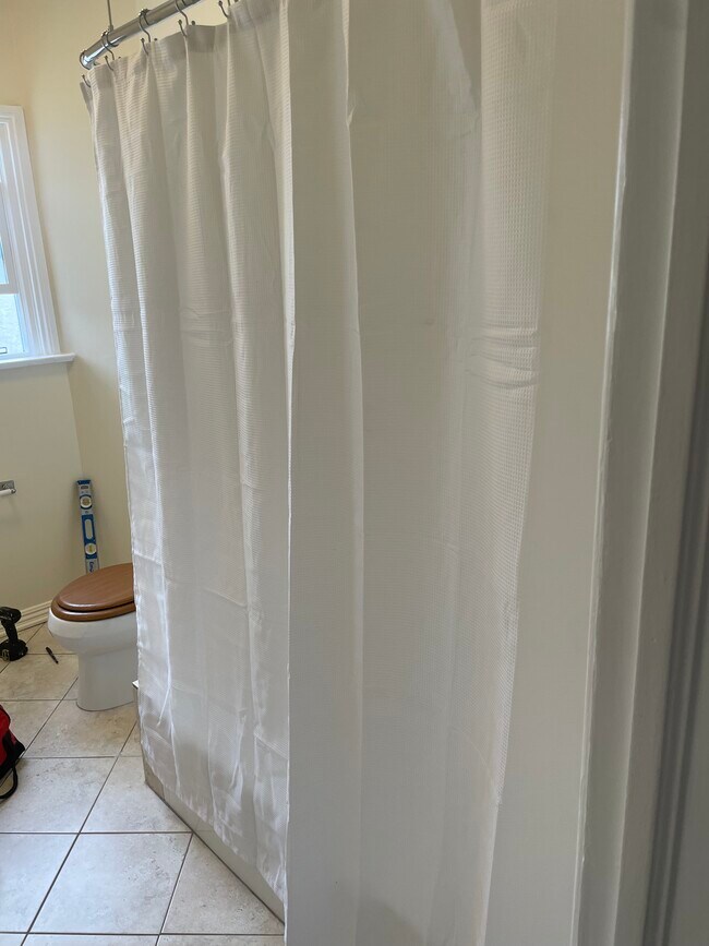 bathroom - 5906 San Vicente Blvd