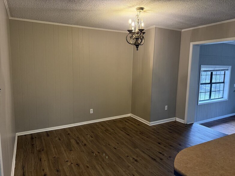 Building Photo - 2403 Danny St