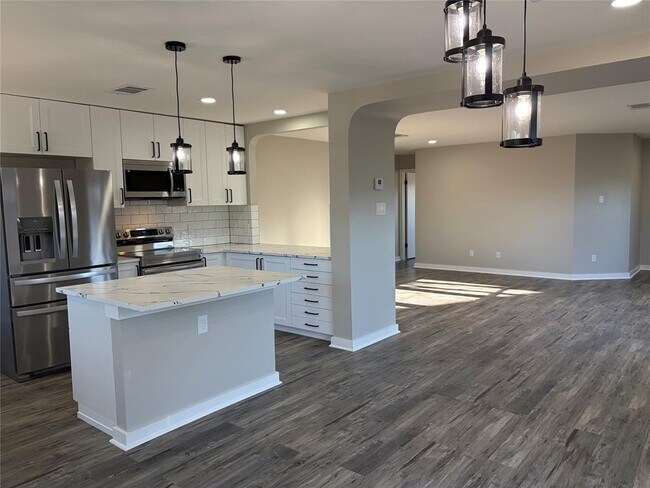 Building Photo - 1307 Lakeside Loop