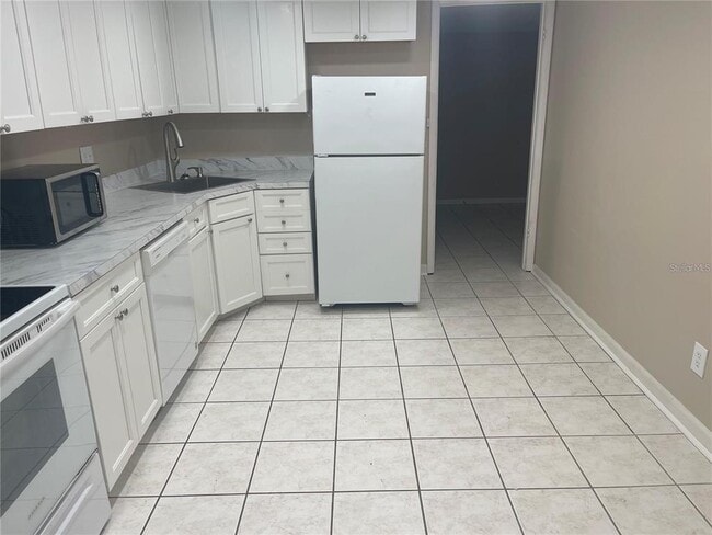 Building Photo - 851 Bayway Blvd