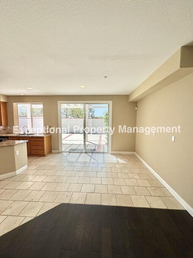 Building Photo - Ready to move in 4 bedroom 3 bath home with a loft and 3 car garage!