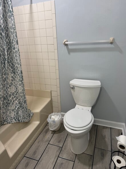 Building Photo - 8208 Sleepy Hollow Dr