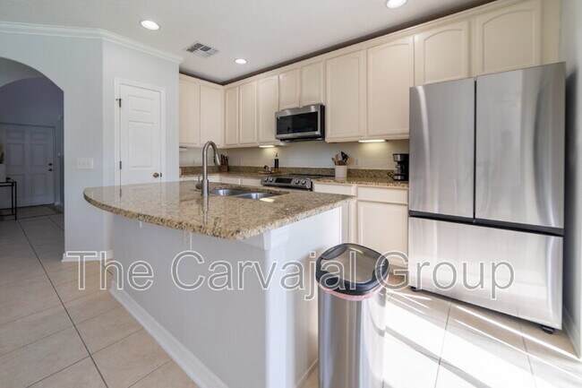 Building Photo - 2210 Seven Oaks Dr