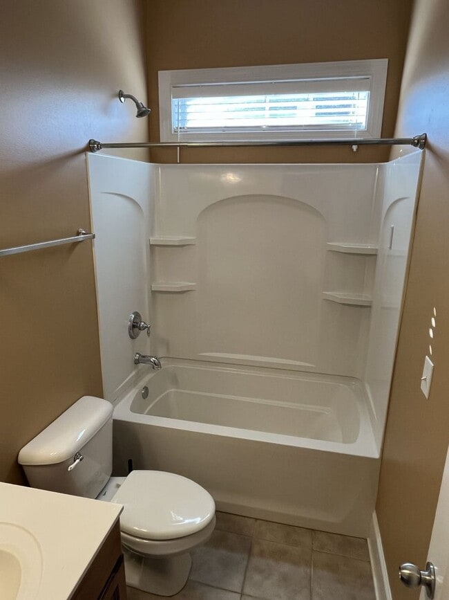 Building Photo - Stunning 6 Bedroom home in South Charlotte...