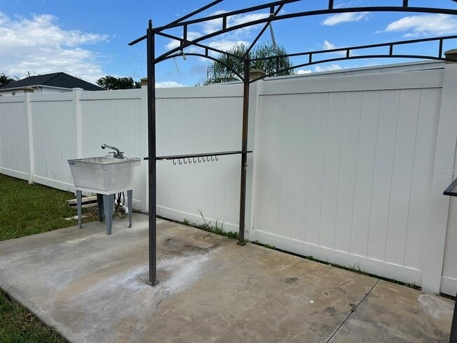 Building Photo - 10706 Opus Dr